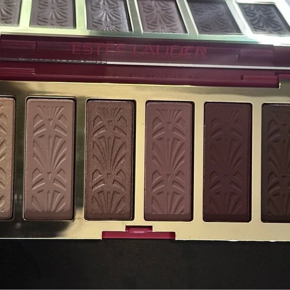 Estee Lauder Eyeshadow Palette - Nude and Rose Hues - Picture 4 of 7